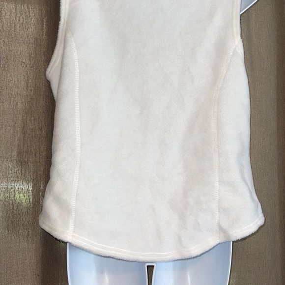 NWOT. TIPSY. White, zipper vest with front zipper pockets. LARGE. - Picture 10 of 11